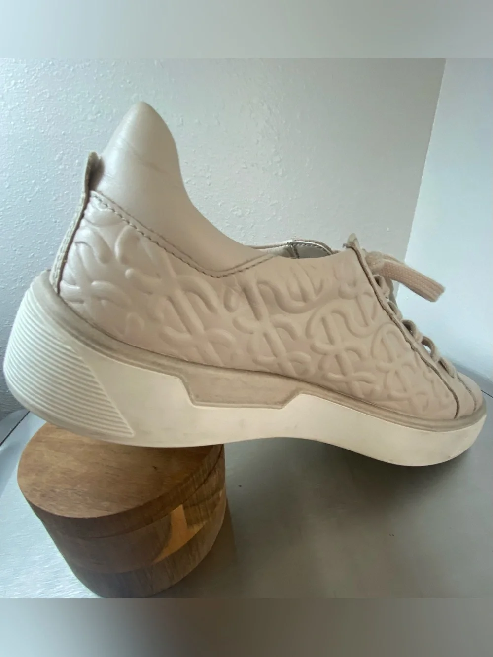 ECCO WOMENS NEUTRAL EMBOSSED PLATFORM LACE UP SNEAKERS